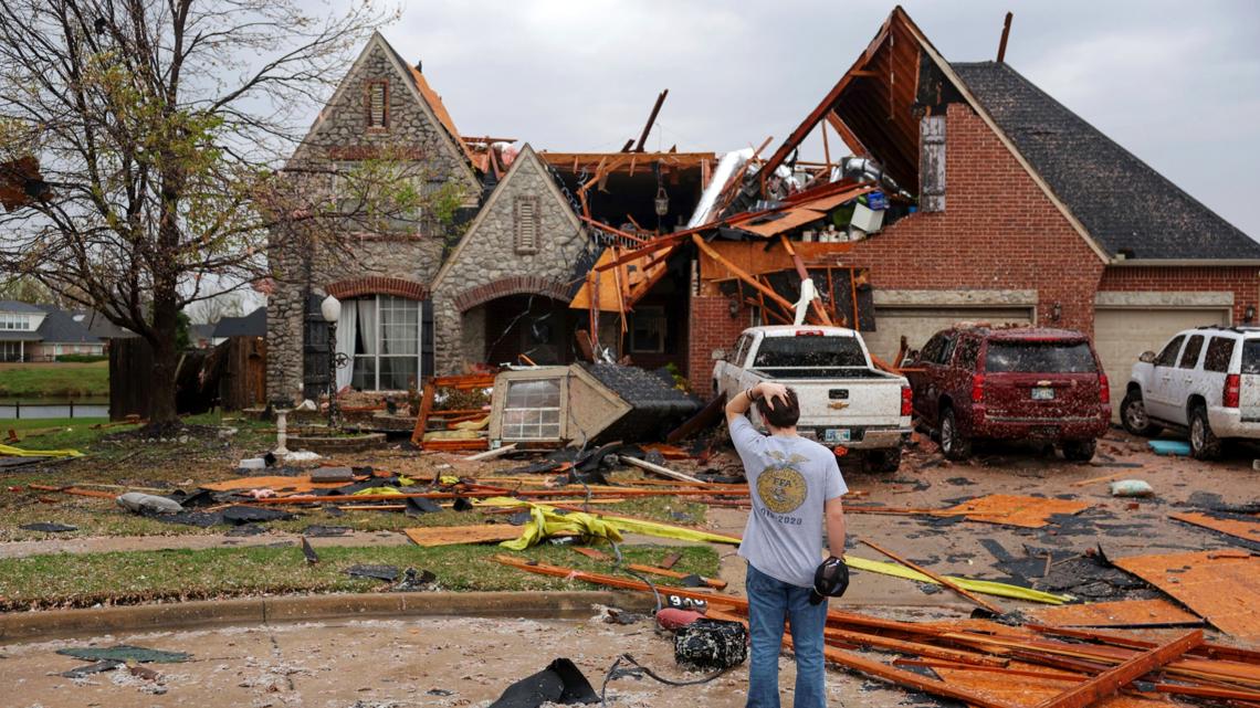 Deadly Storm Strikes St. Louis: 5 Dead, Belltower Collapses, Widespread Destruction – Live Updates Deadly Storm Strikes St. Louis: 5 Dead, Belltower Collapses, Widespread Destruction – Live Updates